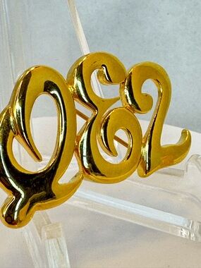 Vintage Queen Elizabeth the Second QE2 Brooch 1980.